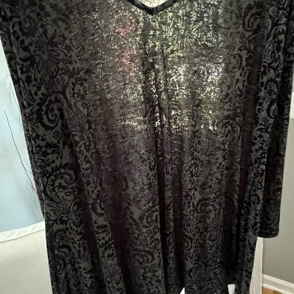 Dress To Kill Black and Gray Floral-Scroll Long Sleeve Tunic - Picture 4 of 5